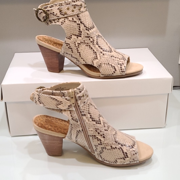 BareTraps Shoes - New Baretraps snake skin sandals